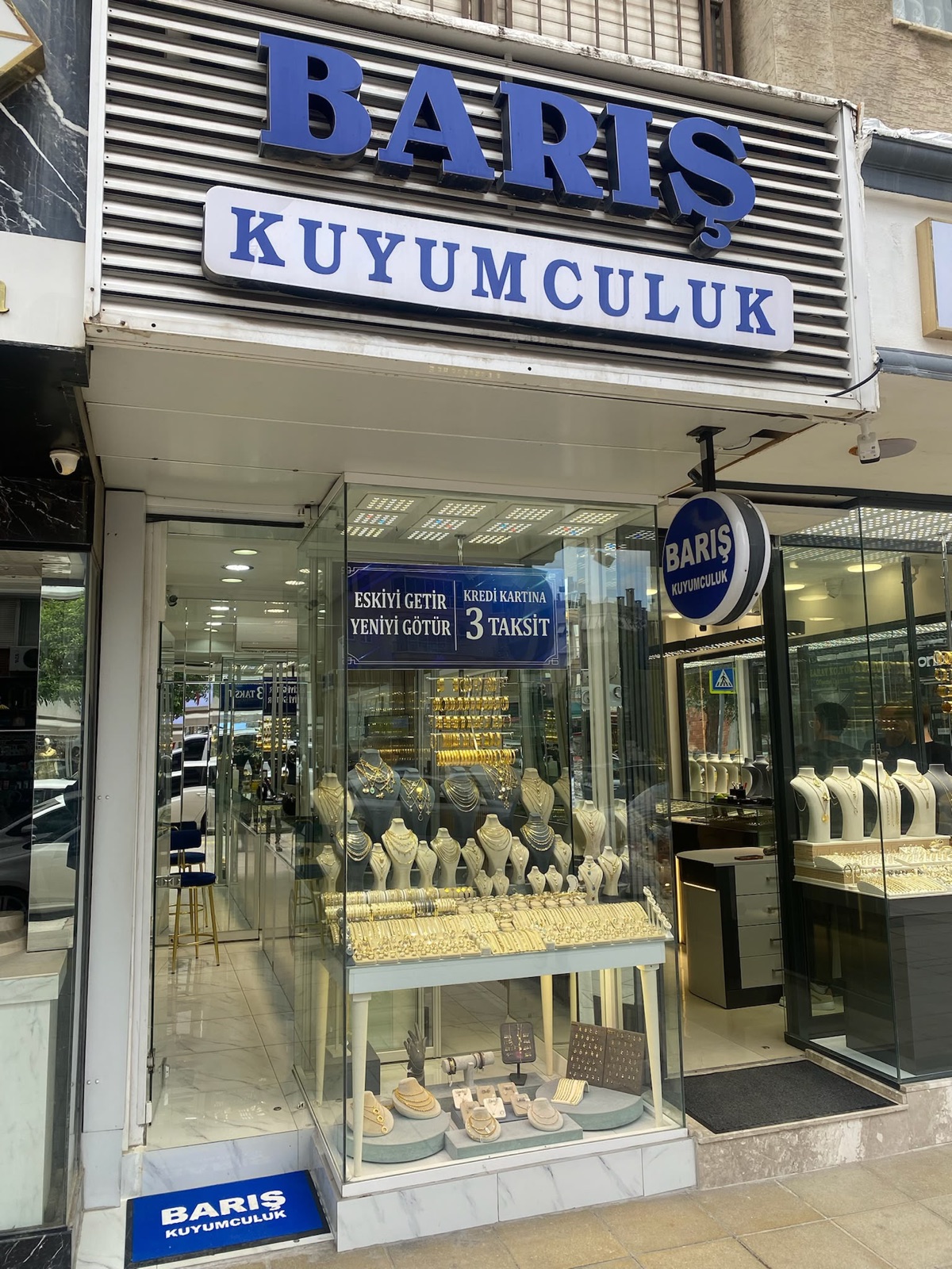 Barış Kuyumculuk mağaza girişi